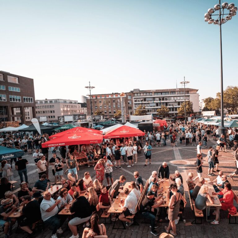 Festival der Dortmunder Bierkultur auf dem Friedensplatz in Dortmund