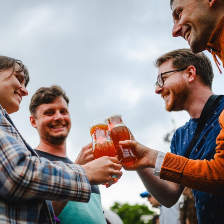 Menschen mit Bier Galerie