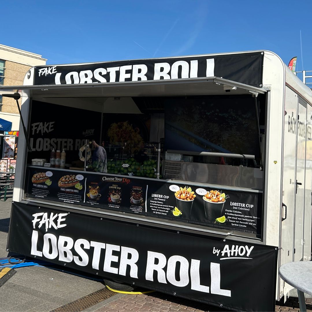 foto fake lobster roll by ahoy
