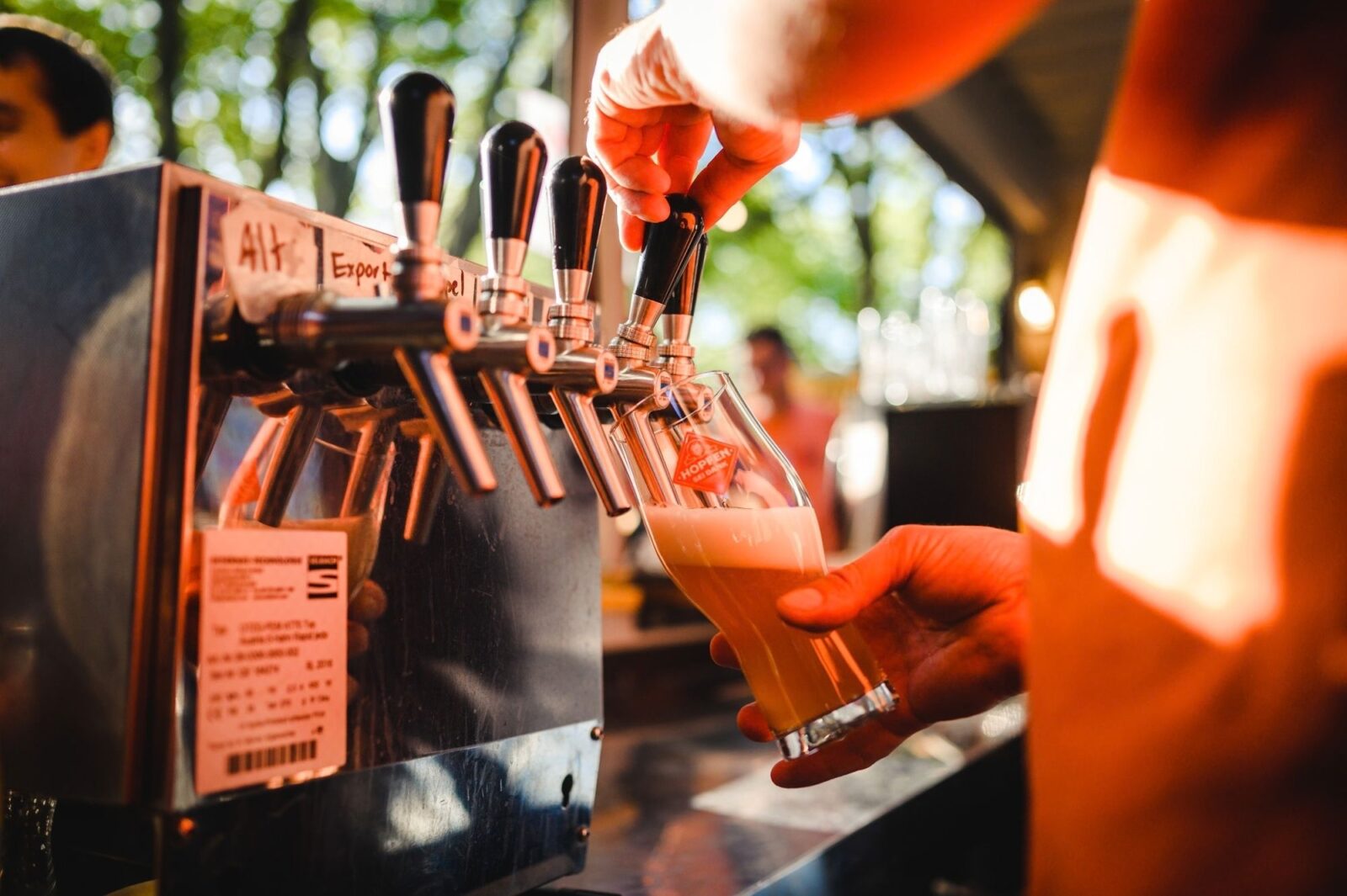 Bier wird gezapft